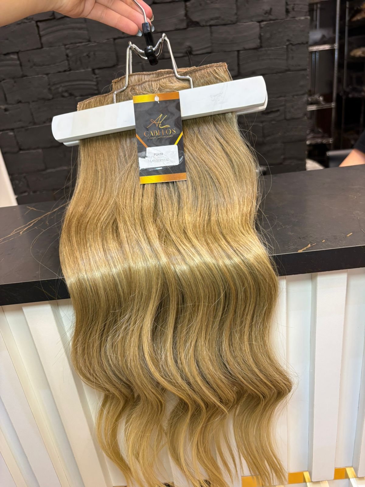 15400305626-whatsapp-image-2025-12-15-at-20-45-52.jpeg Kit Mega Hair 4 Pçs TIC-TAC Loiro 140MK16M Peças Unicas. - Imagem 1