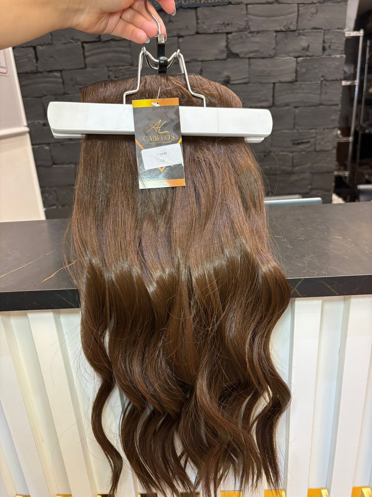15400305726-whatsapp-image-2025-12-15-at-20-45-52-3.jpeg Kit Mega Hair 4 Pçs TIC-TAC Castanho 6#. Peças Unicas. - Imagem 1